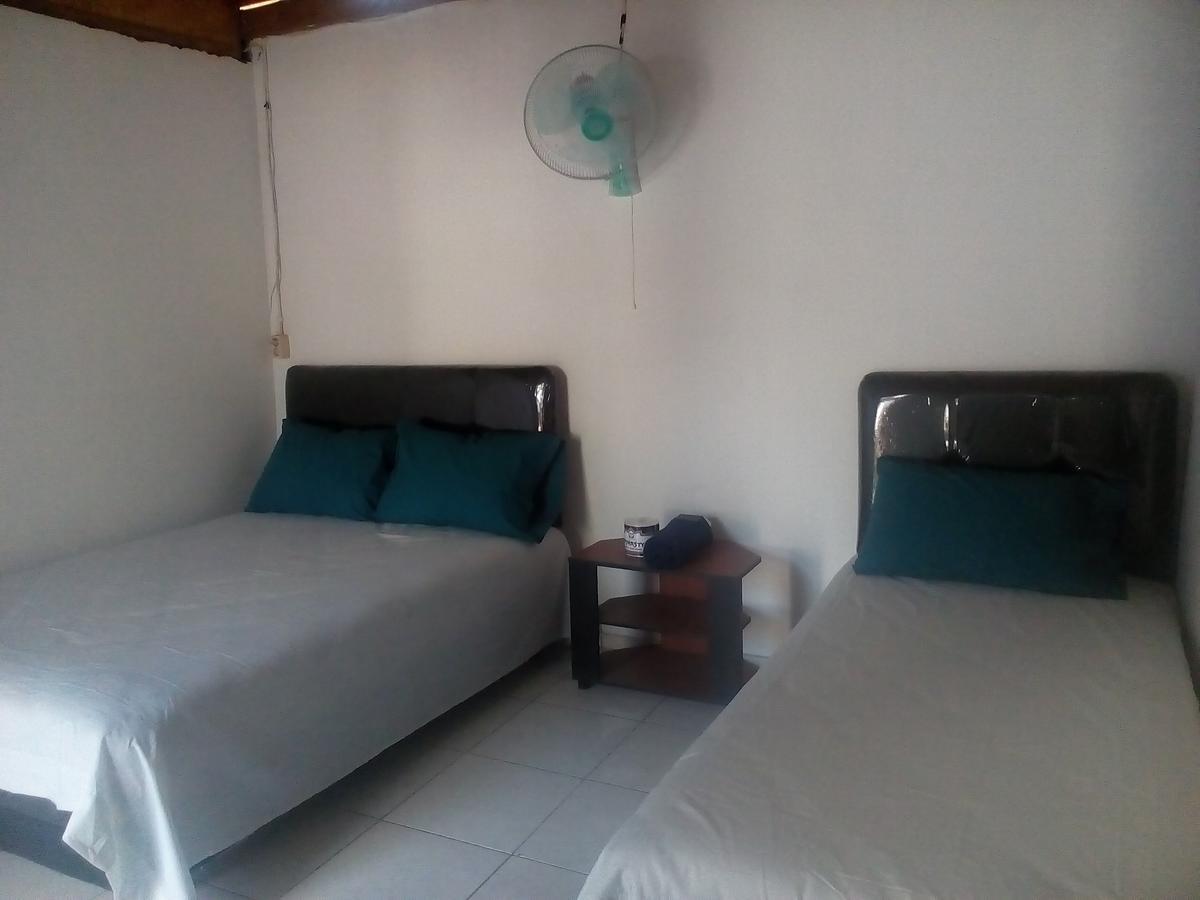 Izaac'S Bed & Breakfast Lovina  Luaran gambar
