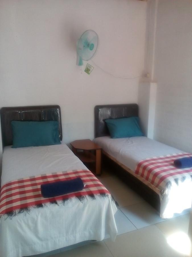 Izaac'S Bed & Breakfast Lovina  Luaran gambar
