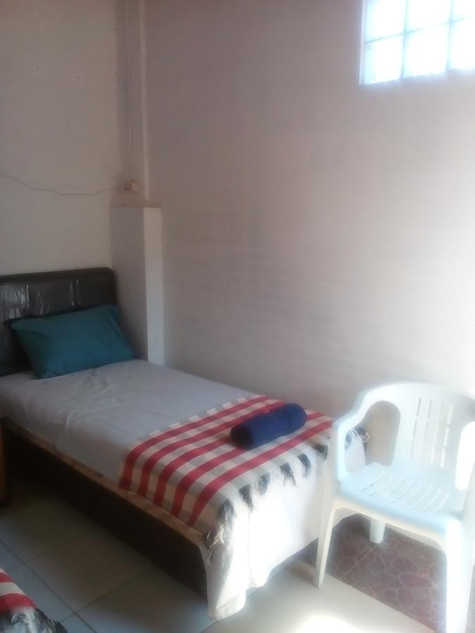 Izaac'S Bed & Breakfast Lovina  Luaran gambar